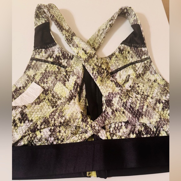 Fabletics Set: No-Bounce Zip Sports Bra, PowerHold 7/8 Leggings, Citron Asper - Picture 16 of 16